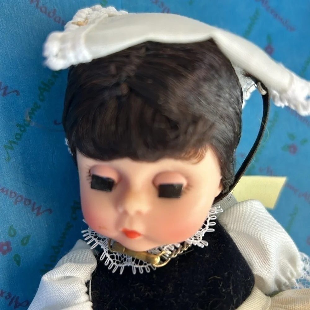 Vintage Madame Alexander “Italy” Collector Doll 553 in Box